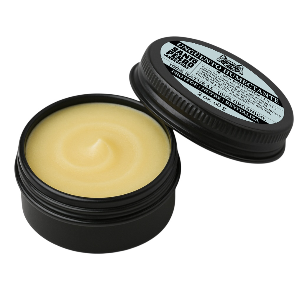Ungüento hidratante 100% natural de Santo Perro para perros y gatos. Fórmula con cera de abejas, mantecas y aceites vegetales que hidratan, suavizan y protegen la piel de forma preventiva. Envase redondo metálico sobre fondo neutro.